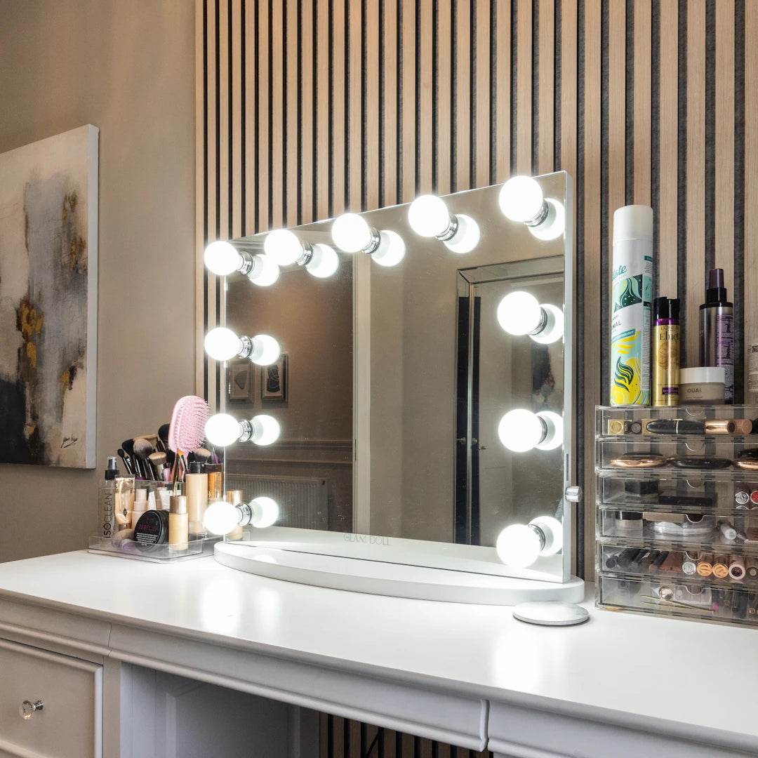 Travel-Friendly Lighted Makeup Mirrors for Effortless Beauty