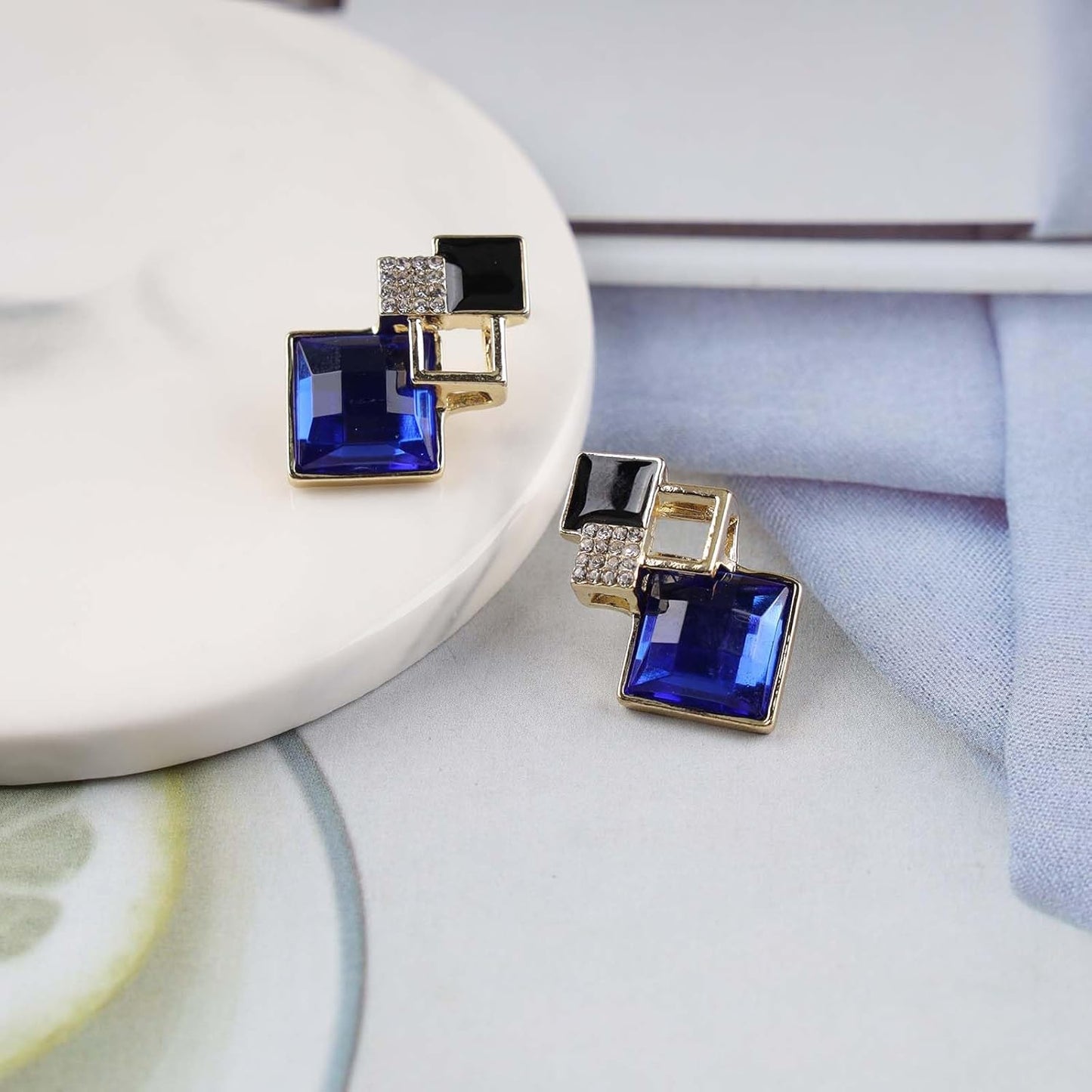 Vintage Crystal Square Drop Earrings Black Square Stud Earrings Gold Hollow Square Dangle Earrings Black Onyx Square Earrings Jewelry for Women