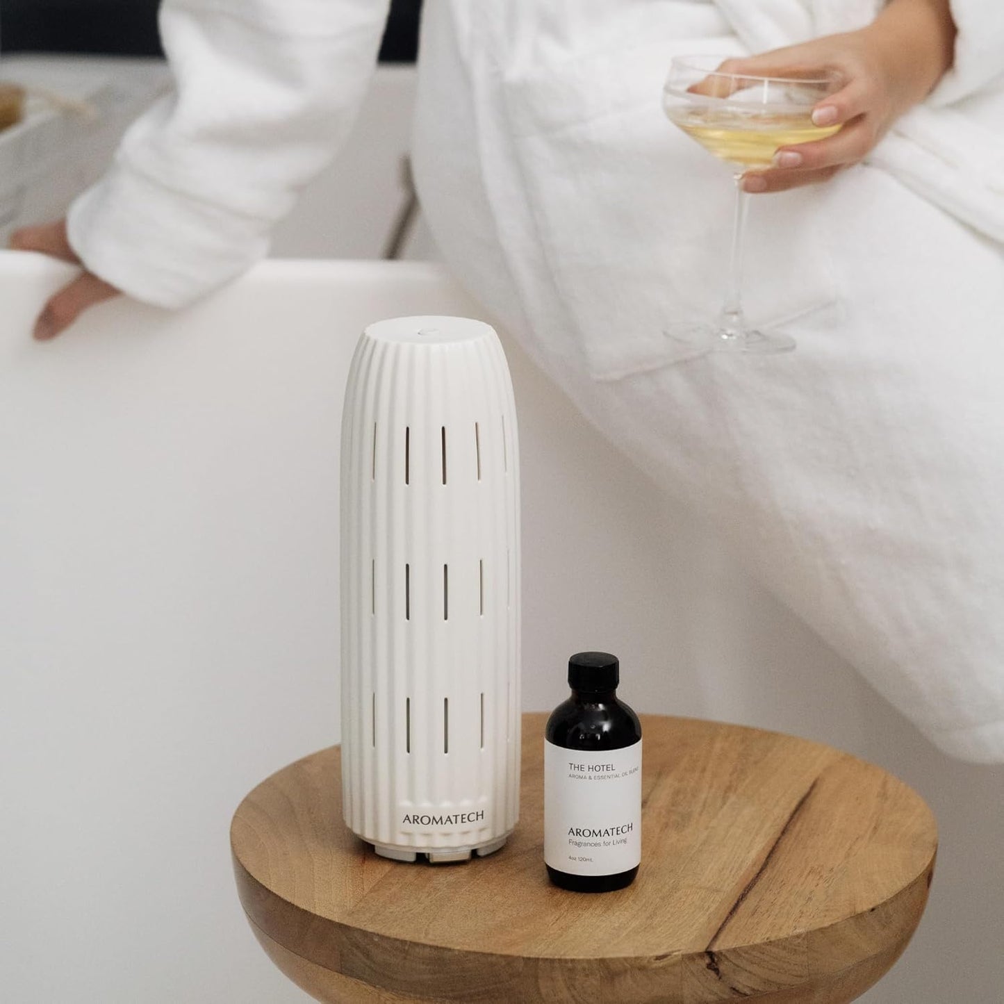 AromaTech The Hotel Aroma Essential Oil Blend: Luxury Hotel Inspired Aromatherapy with Lemon, Lavender, Peach & Pine for Ultrasonic Diffusers & Nebulizers - 16 fl oz, 500 mL