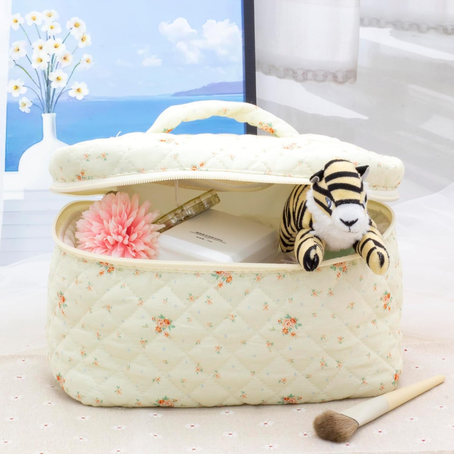 PAZIMIIK Quilted Makeup Bag Large Travel Zipper Soft Cosmetic Case for Women Girls Make Up,Floral White